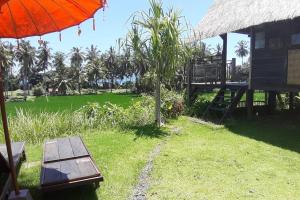 Zahrada ubytování Bali Beach Eco Villas Bali Batu Beach Hut