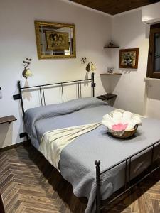 Llit o llits en una habitació de Villa Fiore - piscina e idromassaggio