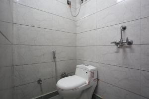 Koupelna v ubytování Hotel Twamev Couple Friendly Laxmi Nagar