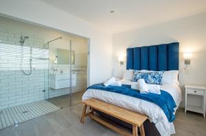Katil atau katil-katil dalam bilik di Struisbaai Apartments