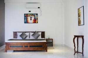 Postel nebo postele na pokoji v ubytování kandy hill villa