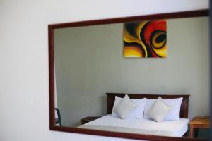 Postel nebo postele na pokoji v ubytování kandy hill villa