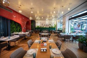 The Abdali Boulevard Hotel餐厅或其他用餐的地方