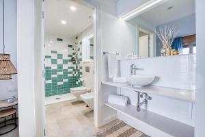 Ένα μπάνιο στο CAMBRILS Chic! Apartments by ALEGRIA