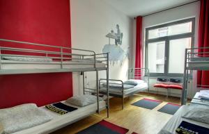 Postel nebo postele na pokoji v ubytování Heart of Gold Hostel Berlin