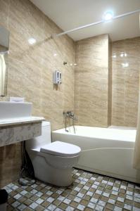 Ένα μπάνιο στο Melody Hotel