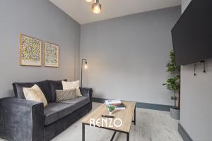 Et sittehjørne på Stunning 1-bed Apartment in Derby by Renzo, Free Wi-Fi, Sofa Bed, Sleeps 3!