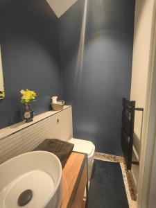 a bathroom with a white sink and a toilet at Peaceful Getaway in Forested Park in Bournemouth +11 photos