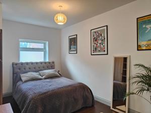 a bedroom with a bed and a window at Peaceful Getaway in Forested Park in Bournemouth