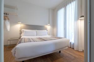 Postel nebo postele na pokoji v ubytování Aspasios City Oasis Apartments
