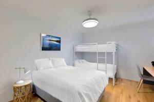 Ένα ή περισσότερα κρεβάτια σε δωμάτιο στο Regency Court 3