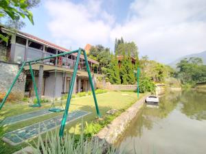 Galeriebild der Unterkunft Villa Bukit Danau Lot 14 in Cinengangirang