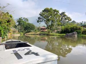 Galeriebild der Unterkunft Villa Bukit Danau Lot 14 in Cinengangirang