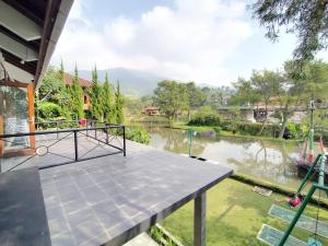 Galeriebild der Unterkunft Villa Bukit Danau Lot 14 in Cinengangirang