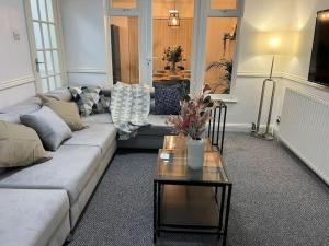 a living room with a couch and a table at Large 4 Bed, Central Oxford, Games Area, On-Site Parking in Oxford