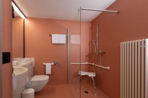 حمام في Hotel Alex Business & SPA