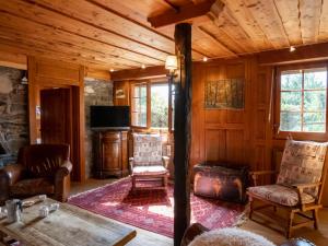 TV a/nebo společenská místnost v ubytování Chalet La Pive by Interhome