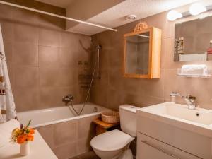 Ένα μπάνιο στο Apartment Baudrier A04 by Interhome