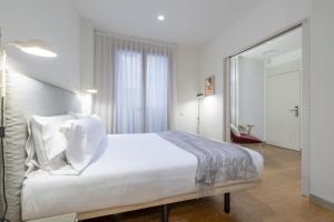 Postel nebo postele na pokoji v ubytování Aspasios City Oasis Apartments