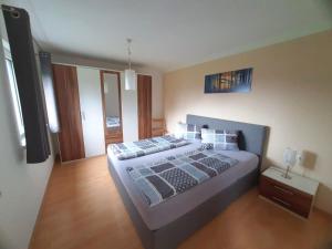 Postel nebo postele na pokoji v ubytování Apartment Corinna by Interhome + 5 fotografií