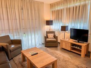 TV a/nebo společenská místnost v ubytování Apartment Mountain Resort-Kaprun by Interhome