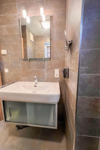 Koupelna v ubytování Apartment Mountain Resort-Kaprun by Interhome