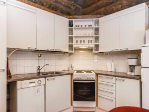 Kuchyň nebo kuchyňský kout v ubytování Holiday Home Pajuruka b5 by Interhome + 8 fotografií