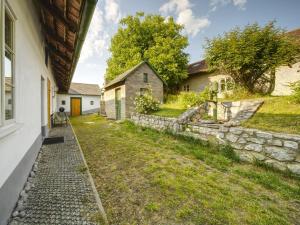 Vonkajšia záhrada v ubytovaní Holiday Home Praskolesy by Interhome
