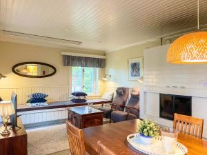 Posezení v ubytování Holiday Home Isopehtoori by Interhome + 30 fotografií