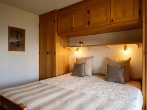 Ένα ή περισσότερα κρεβάτια σε δωμάτιο στο Apartment Baroudeur B04 by Interhome