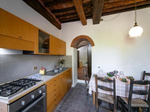 A kitchen or kitchenette at Holiday Home Vedi Torre by Interhome