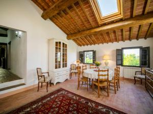 A seating area at Holiday Home Vedi Torre by Interhome