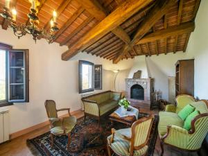 A seating area at Holiday Home Vedi Torre by Interhome
