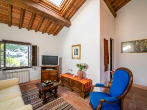 A television and/or entertainment centre at Holiday Home Vedi Torre by Interhome