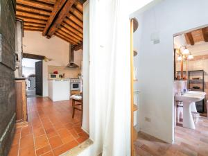 A kitchen or kitchenette at Holiday Home Vedi Torre by Interhome