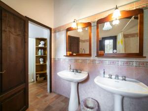 A bathroom at Holiday Home Vedi Torre by Interhome