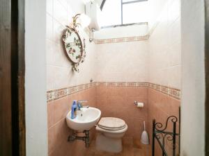 A bathroom at Holiday Home Vedi Torre by Interhome