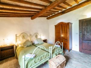 A bed or beds in a room at Holiday Home Vedi Torre by Interhome