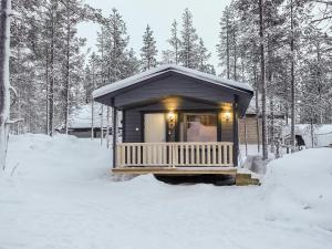 a small cabin in the snow in the woods at Holiday Home Pikkuporo b by Interhome in Saariselka
