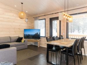 TV a/nebo společenská místnost v ubytování Holiday Home Pehtoori b by Interhome + 13 fotografií