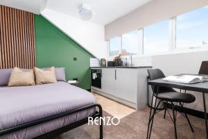 Η κουζίνα ή μικρή κουζίνα στο Cosy Studio Apartment in Derby by Renzo, Ideal for Contractors and Business Stays