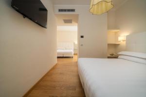 Postel nebo postele na pokoji v ubytování Hotel Croce Di Malta