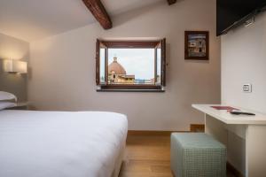 Postel nebo postele na pokoji v ubytování Hotel Croce Di Malta