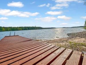 een houten steiger aan de oever van een meer bij Holiday Home Haapala by Interhome in Karjalaisenniemi