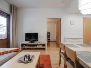TV a/nebo společenská místnost v ubytování Holiday Home Nordic chalet 9211 by Interhome