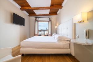 Postel nebo postele na pokoji v ubytování Hotel Croce Di Malta