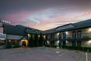 an empty parking lot in front of a building at Howard Johnson by Wyndham San Marcos in San Marcos