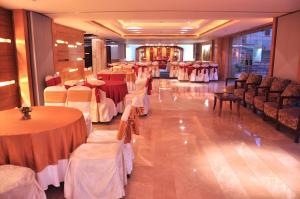 Posezení v ubytování Fortune Sector 27, Noida - Member ITC Hotels' Group + 34 fotografií