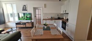 Kuchyňa alebo kuchynka v ubytovaní Apartament Green Forest