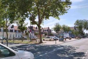 ダンケルクにあるLe Cosy Dunkerquoisの車道脇の道